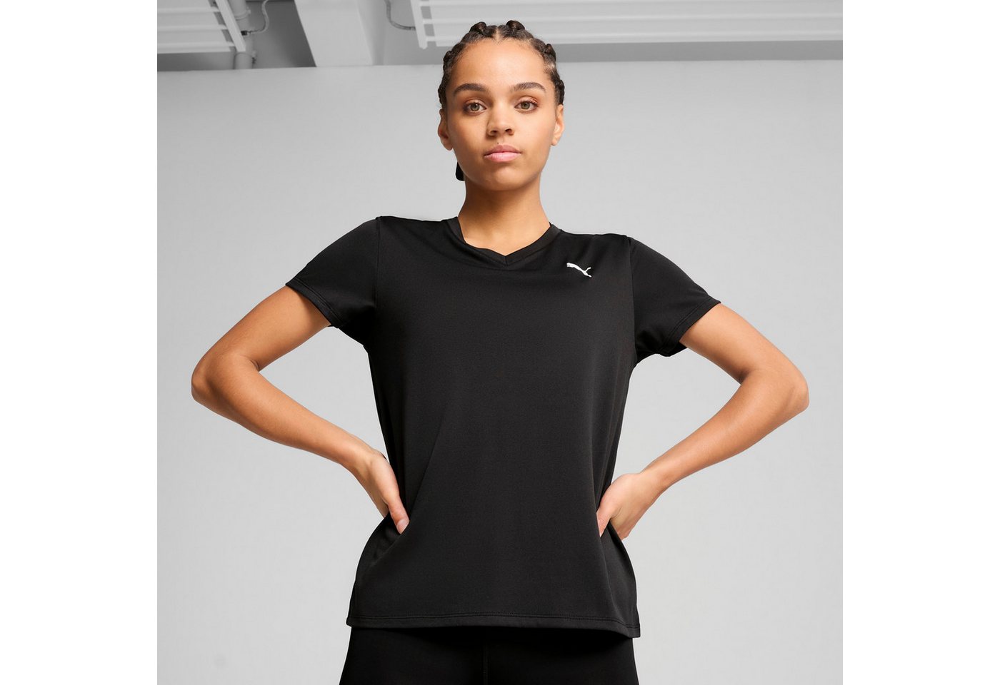 PUMA Trainingsshirt W TAD ESSENTIAL VNECK TEE mit DryCELL-Technologie, körperbetonter V-Ausschnitt, Kurzarmdesign Bild 3