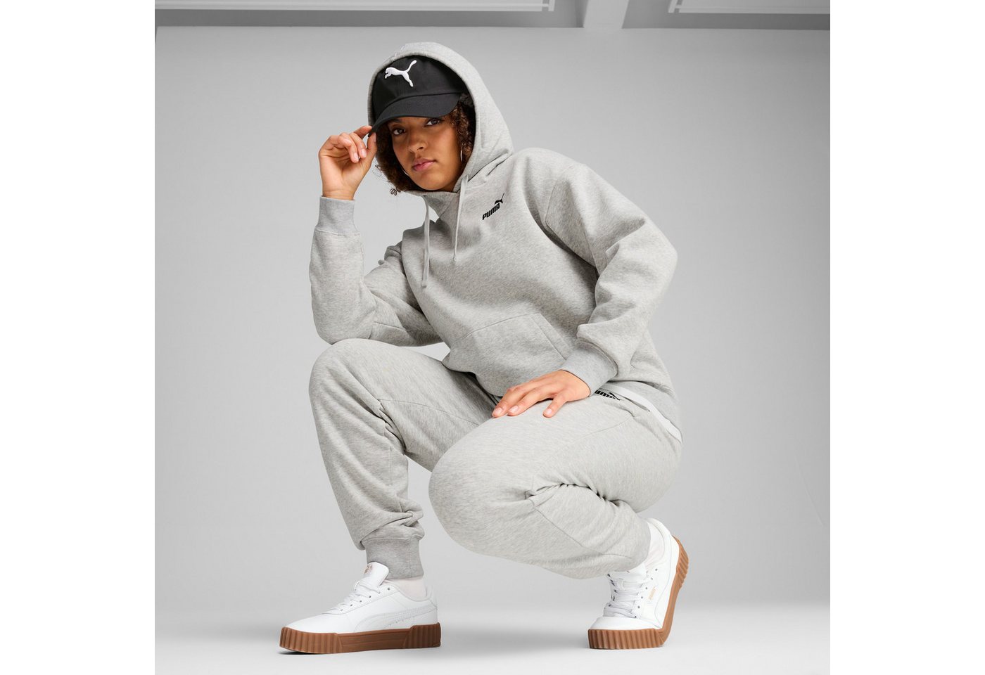 PUMA Trainingshose ESS SMALL NO 1 LOGO STANDARD HIGH-WAIST SWEATPANTS TR CL aus French Terry, mit Eingrifftasche, sportliche Silhouette Bild 4