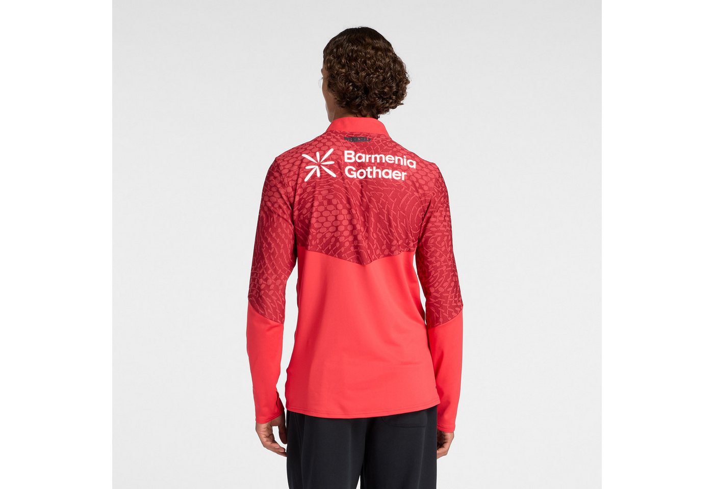 New Balance Trainingsshirt BAYER 04 LEVERKUSEN MIDLAYER Langarm-Schnitt, schnell trocknend, atmungsaktiv Bild 2