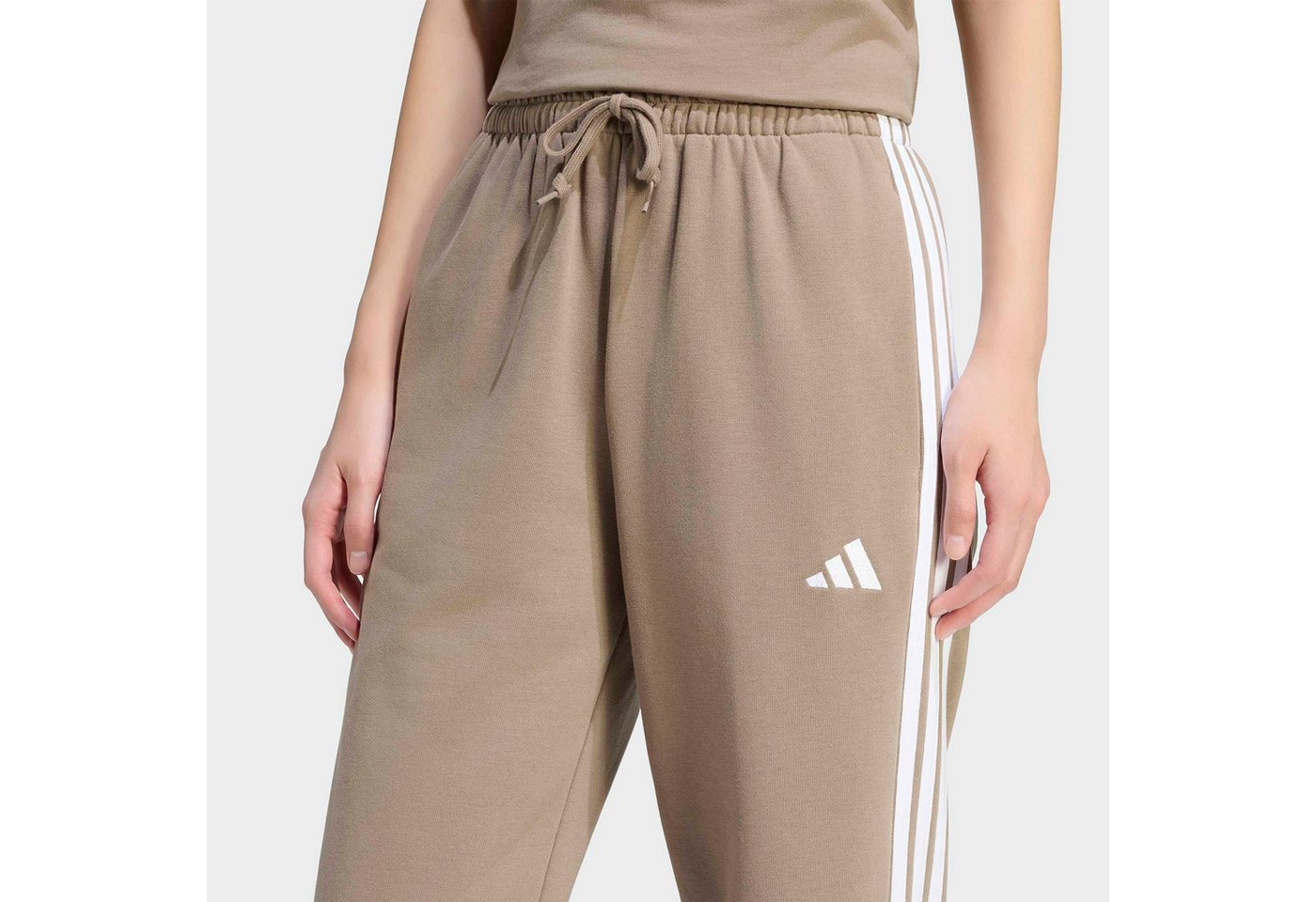 adidas Sportswear Sporthose ESSENTIALS 3-STREIFEN OPEN HEM FRENCH TERRY Reguläre Passform, aus weichem French Terry