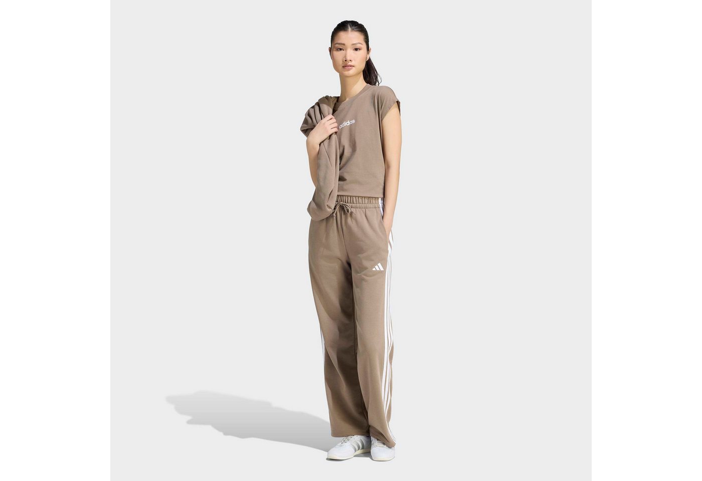 adidas Sportswear Sporthose ESSENTIALS 3-STREIFEN OPEN HEM FRENCH TERRY Reguläre Passform, aus weichem French Terry Bild 4
