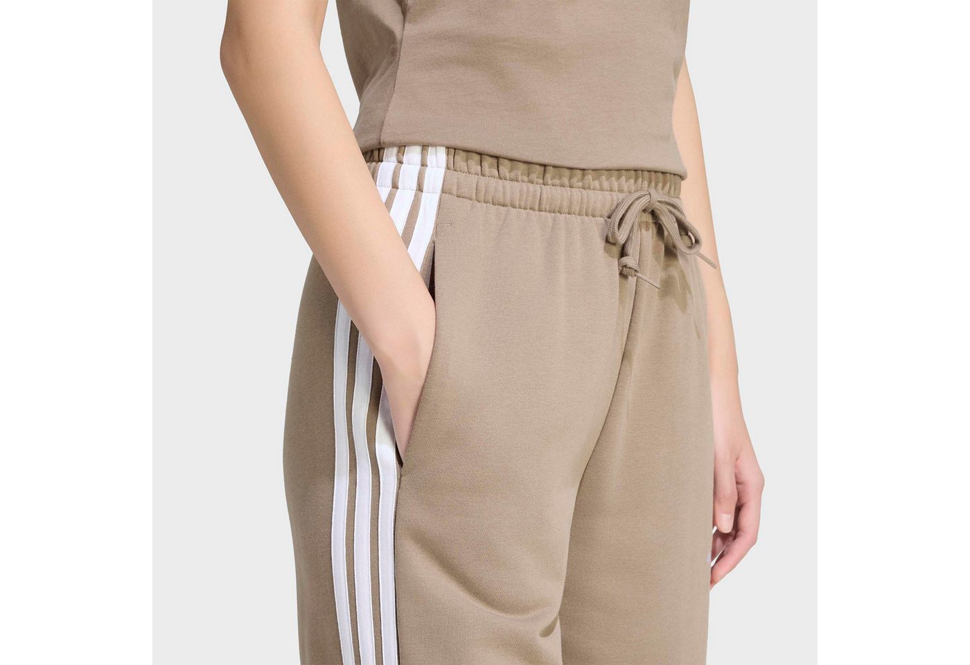 adidas Sportswear Sporthose ESSENTIALS 3-STREIFEN OPEN HEM FRENCH TERRY Reguläre Passform, aus weichem French Terry Bild 5