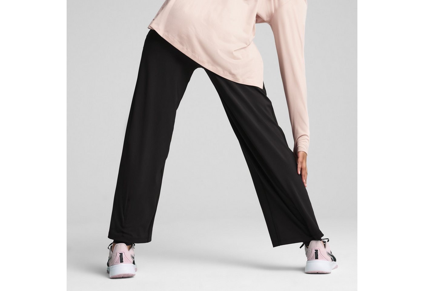 PUMA Trainingshose MODEST Hose Damen Bild 2