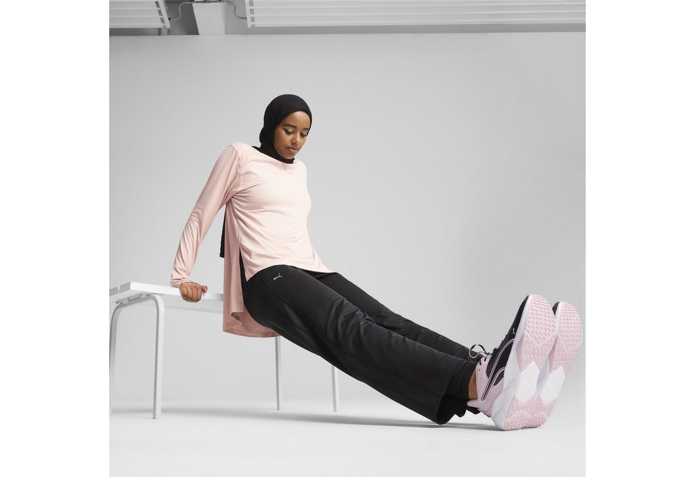 PUMA Trainingshose MODEST Hose Damen Bild 5