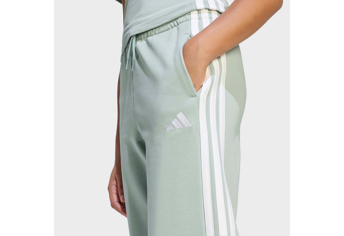 adidas Sportswear Sporthose ESSENTIALS für Kinder, aus Baumwolle, mit Gummizug, normal-weite Passform