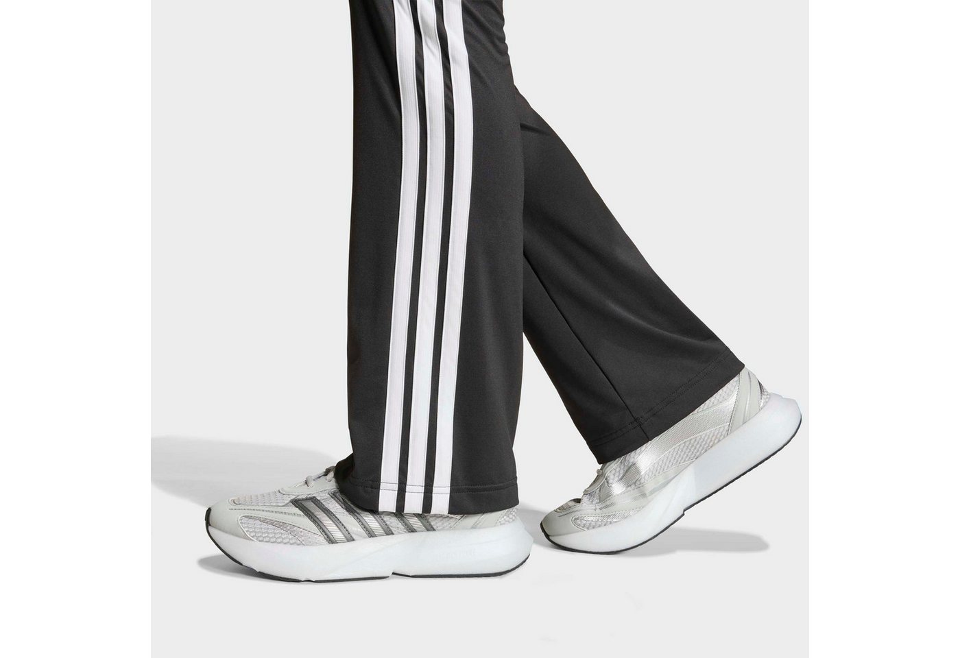 adidas Sportswear Trainingstights TRAIN ESSENTIALS 3-STREIFEN FLARED LEGGINGS für Kinder, mit sportlichem Schnitt, eng anliegende Passform