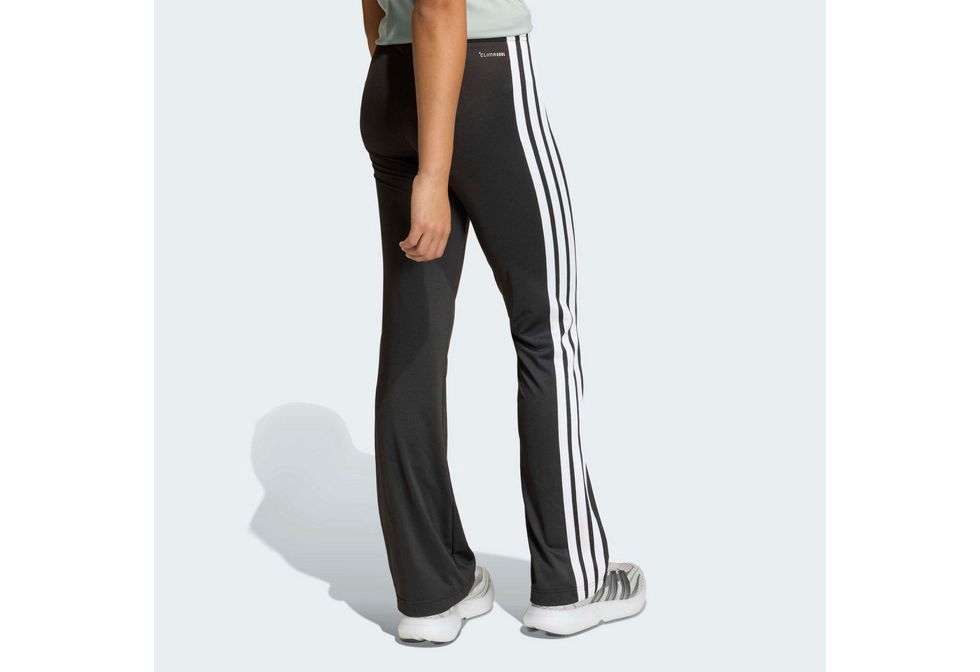 adidas Sportswear Trainingstights TRAIN ESSENTIALS 3-STREIFEN FLARED LEGGINGS für Kinder, mit sportlichem Schnitt, eng anliegende Passform Bild 4