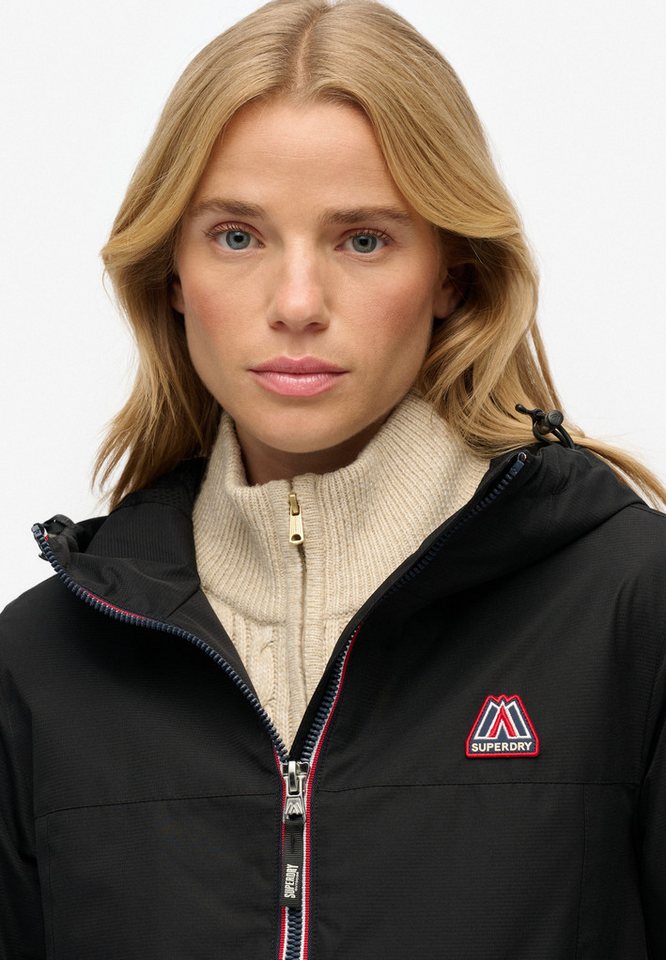 Superdry Outdoorjacke ESSENTIAL TRI WINDBREAKER JKT Loose Fit, mit hochschließendem Kragen, aus Polyester