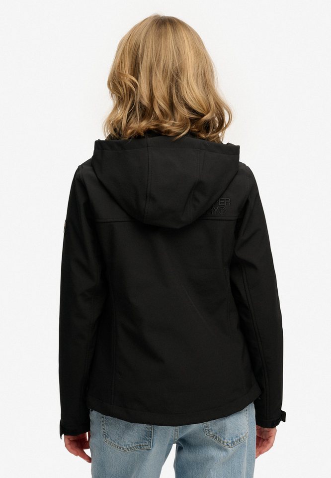 Superdry Outdoorjacke HOODED CLASSIC TREKKER JACKET mit Materialmix aus Polyester und Elasthan, Slim Fit Bild 2