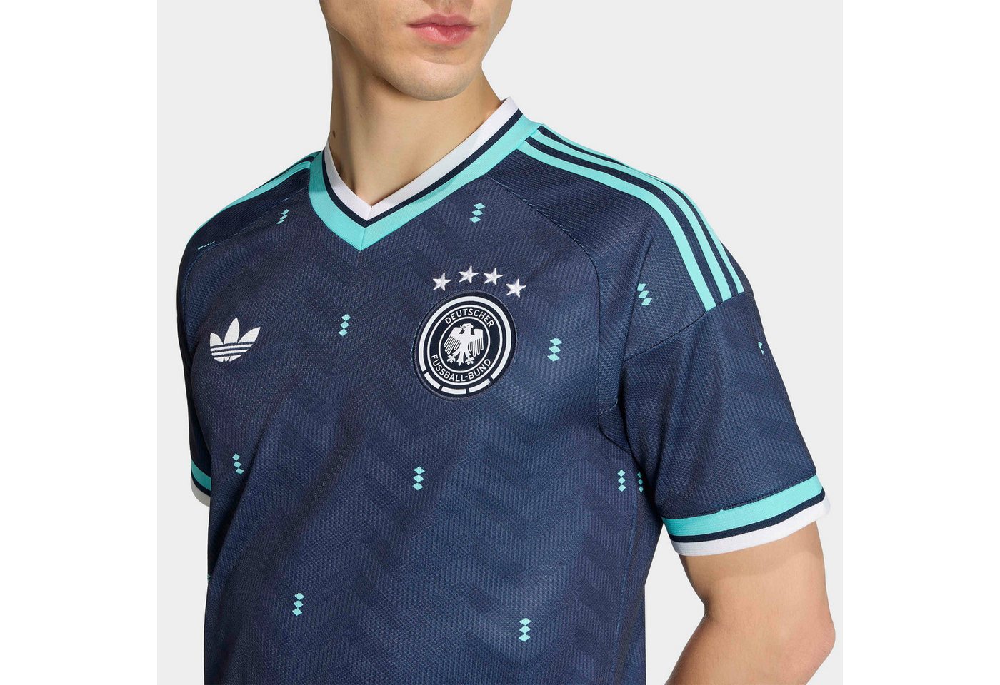 adidas Performance Fußballtrikot DEUTSCHLAND 26 AUSWÄRTSTRIKOT mit Climacool® Technologie, mit V-Ausschnitt, mit geripptem Bund