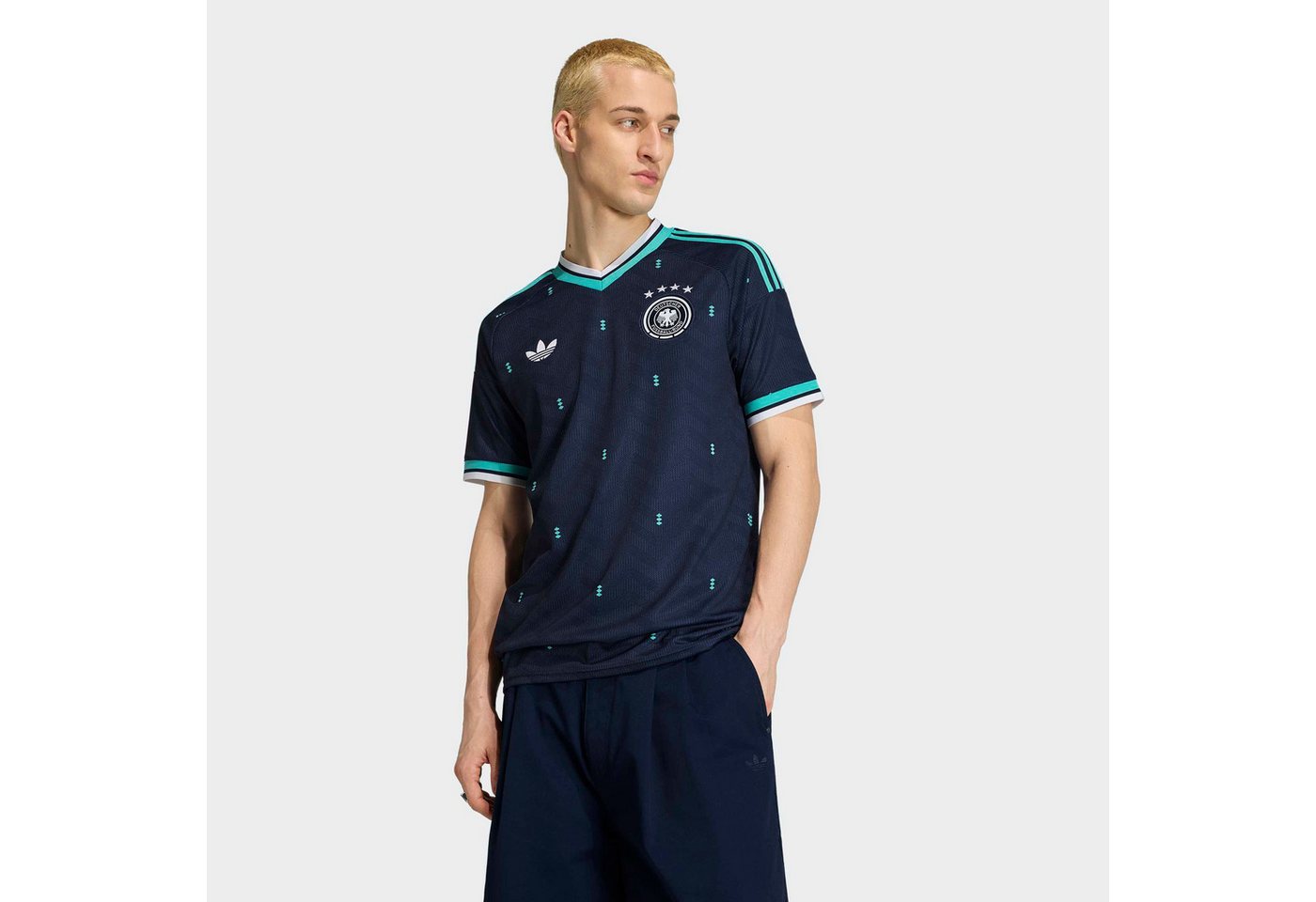 adidas Performance Fußballtrikot DEUTSCHLAND 26 AUSWÄRTSTRIKOT mit Climacool® Technologie, mit V-Ausschnitt, mit geripptem Bund Bild 2