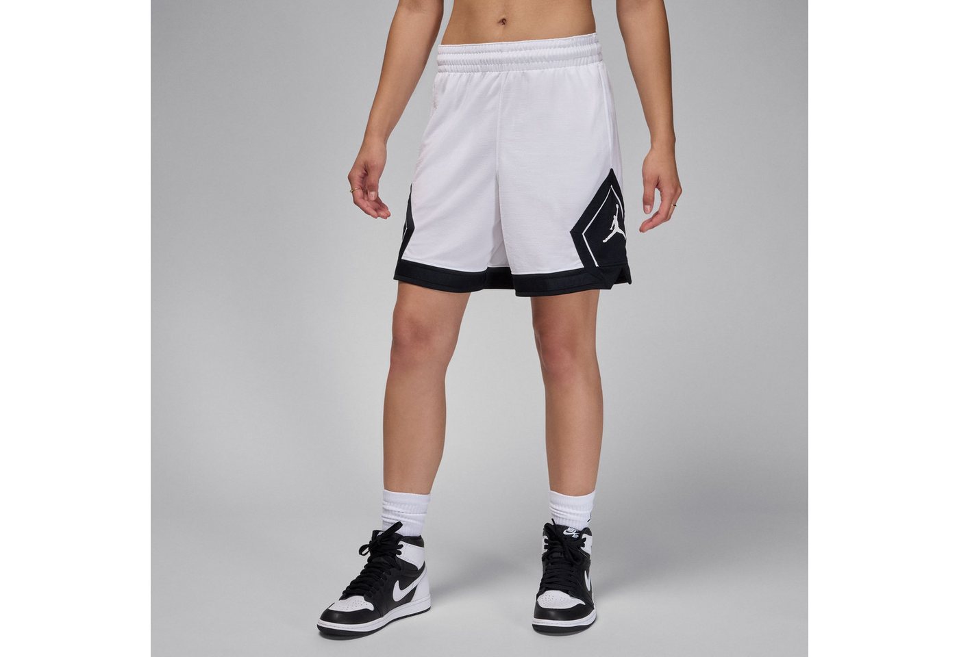 Jordan Trainingsshorts Jordan Sport Women's 4" Diamond Shorts atmungsaktives Mesh, schweißableitende Technologie