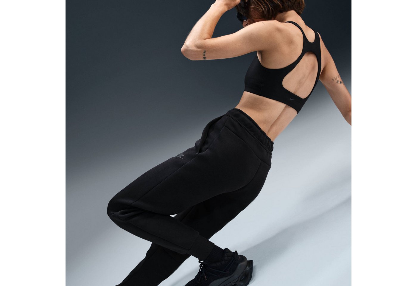Nike Sportswear Sporthose W NSW TCH FLC MR JGGER 2 mit Logodrucken, atmungsaktiv, schnell trocknend