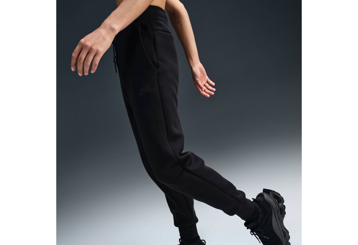Nike Sportswear Sporthose W NSW TCH FLC MR JGGER 2 mit Logodrucken, atmungsaktiv, schnell trocknend Bild 4