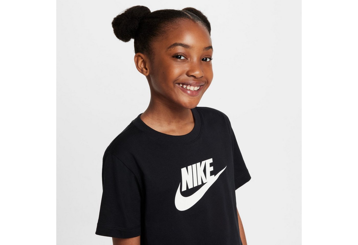 Nike Sportswear Laufshirt Nike Sportswear Big Kids' (Girls) Cropped T-Shirt für Teens, mit Rundhalsausschnitt, normale Länge, aus Baumwolle Bild 2