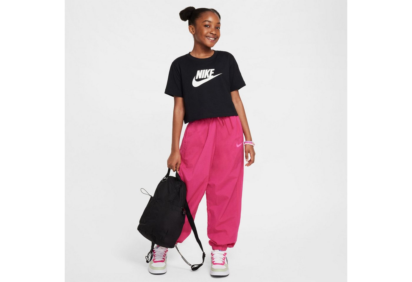 Nike Sportswear Laufshirt Nike Sportswear Big Kids' (Girls) Cropped T-Shirt für Teens, mit Rundhalsausschnitt, normale Länge, aus Baumwolle Bild 5