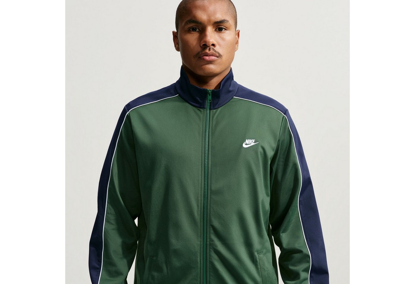 Nike Sportswear Trainingsanzug Nike Sportswear Club Men's Poly-Knit Tracksuit, mit leichtem Material, in Poly-Knit-Ausführung, aus Polyester Bild 2