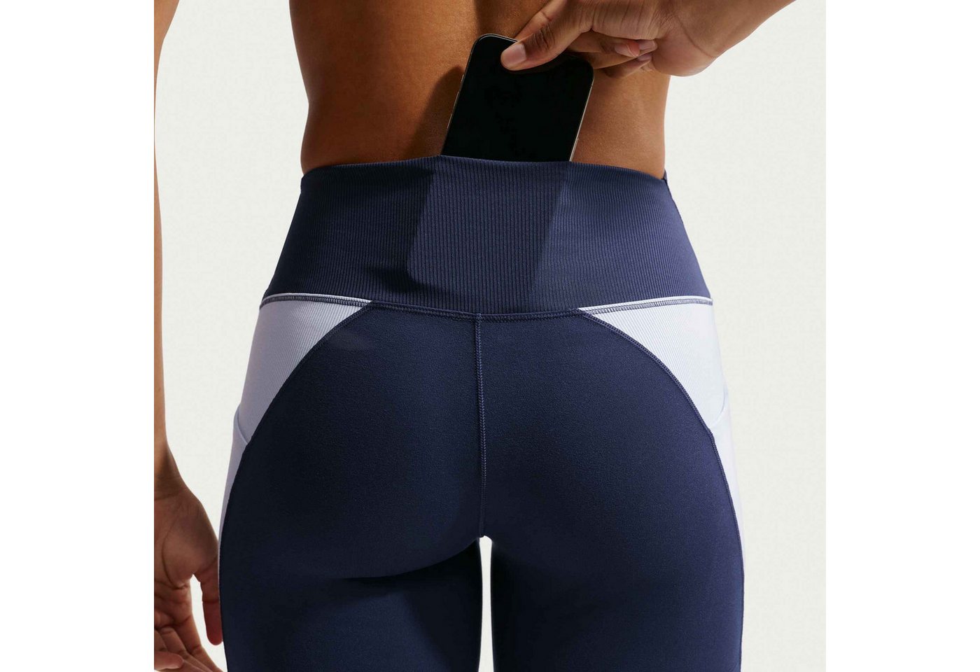 Nike Trainingsshorts W NK DF ONE HR 5IN SHORT B mit Dri-FIT-Technologie, schnell trocknendes Material Bild 5