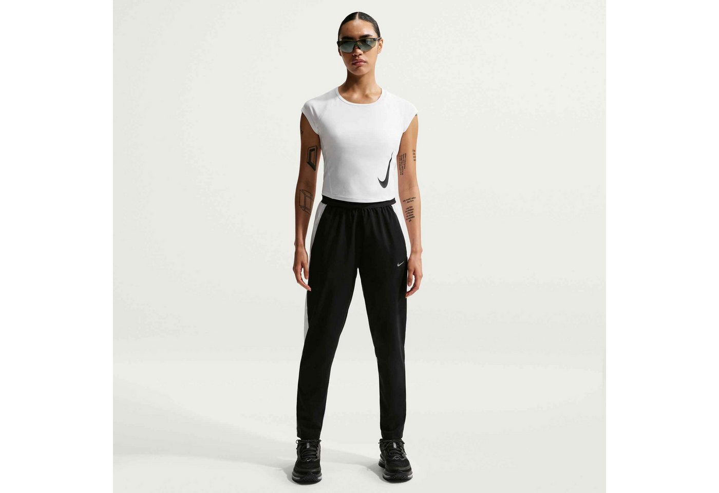 Nike Lauftop W NK TEMPO SWOOSH RUN DF SS mit Rundhalsausschnitt, normale Länge, ohne Verschluss, aus Polyester Bild 2