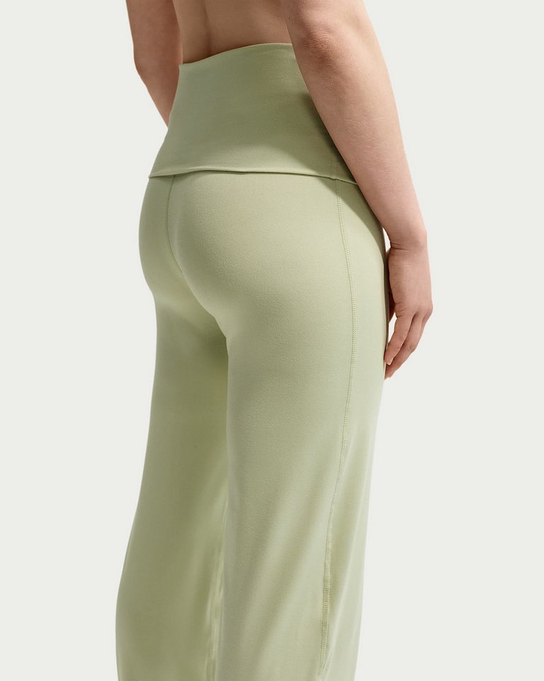 Nike Sportswear Sporthose W NK FLARED PANT GLS mit ausgestelltem Bein, aus Polyester und Elasthan Bild 5