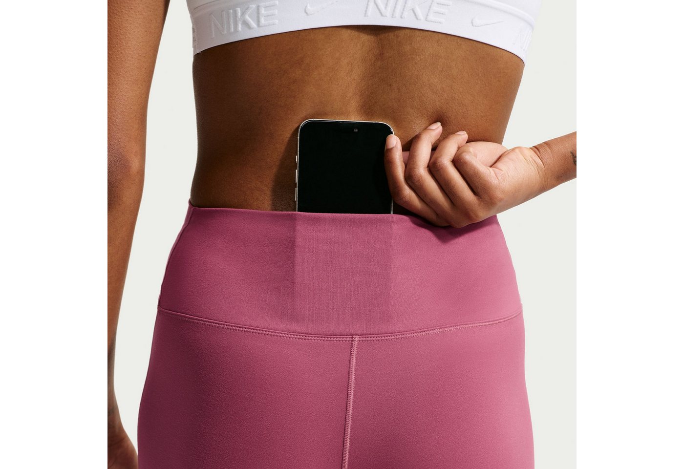 Nike Sporthose W NK ONE DF HR TGHT FLRE USEAM für Fitness-Training geeignet, aus Polyester und Elasthan Bild 2