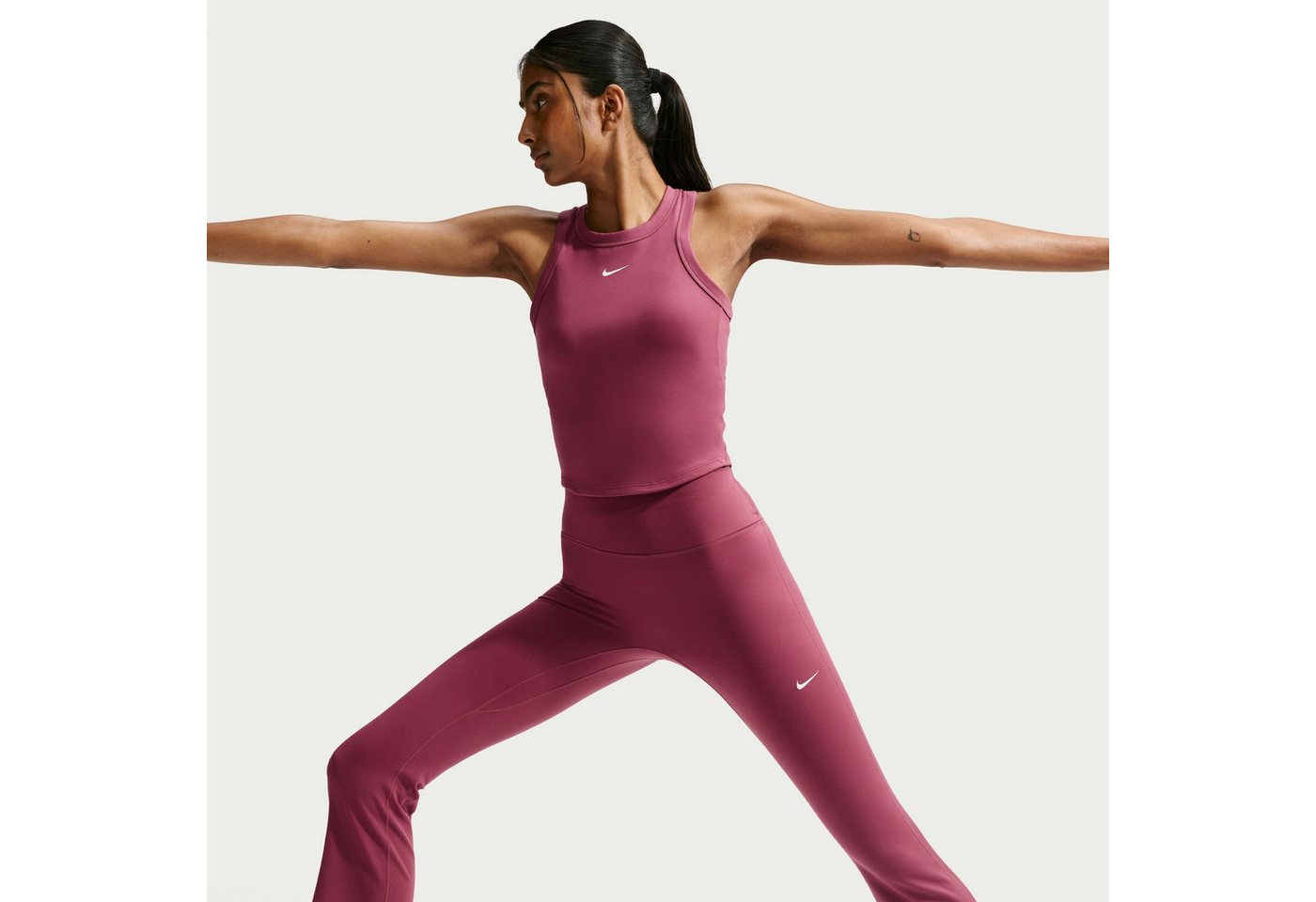Nike Sporthose W NK ONE DF HR TGHT FLRE USEAM für Fitness-Training geeignet, aus Polyester und Elasthan Bild 4