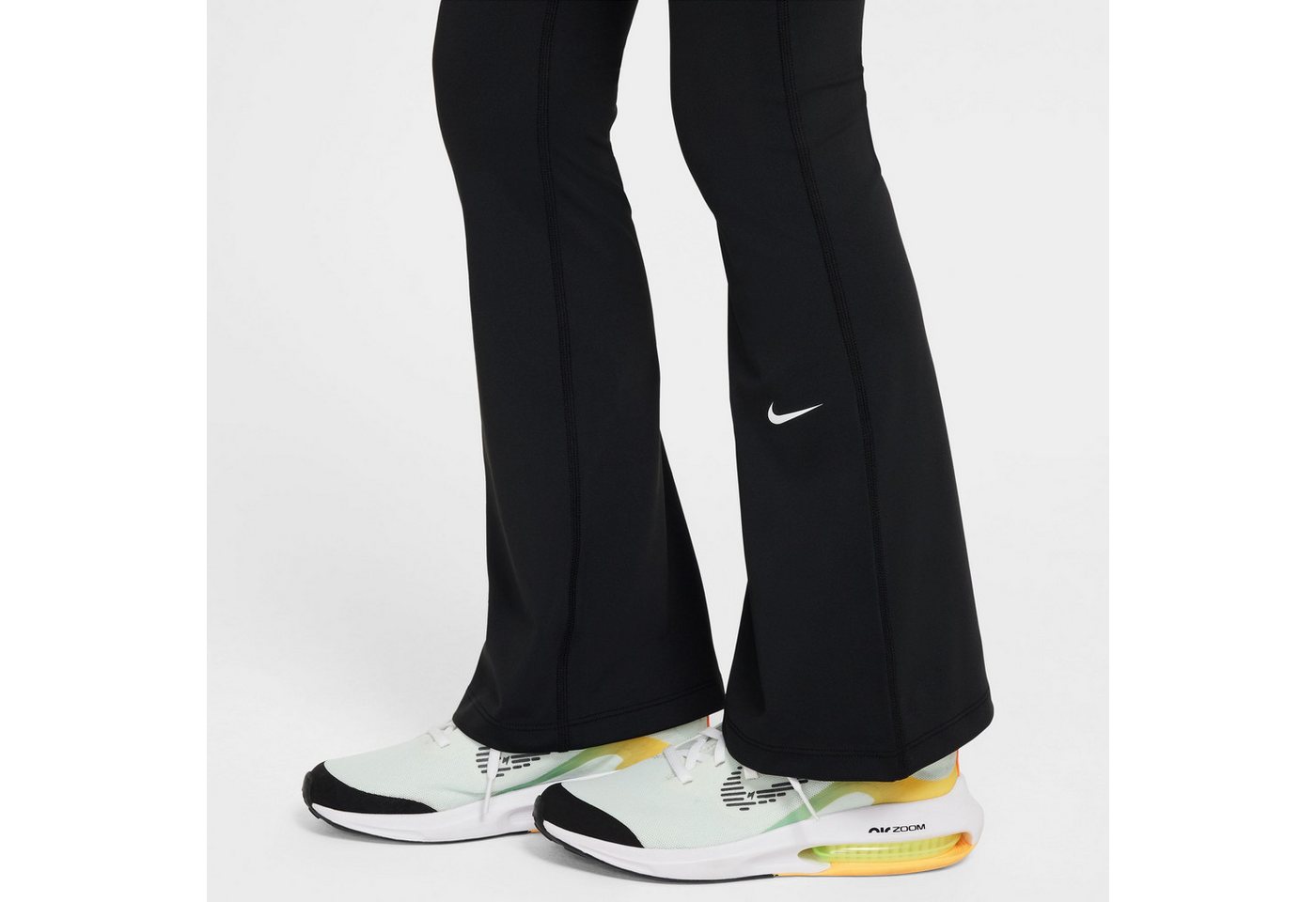 Nike Trainingstights G NK DF ONE TGHT FLARE für Mädchen und Jugendliche, normale Weite Bild 3