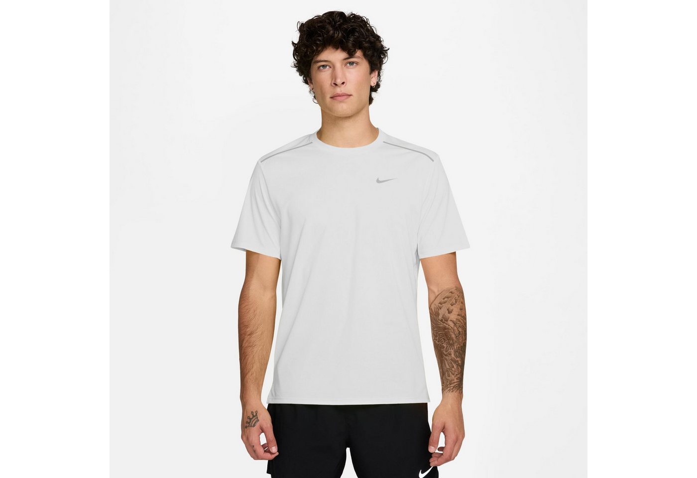 Nike Laufshirt M NK DF UV MILER SS mit reflektierenden Details, schnell trocknend, atmungsaktiv Bild 2