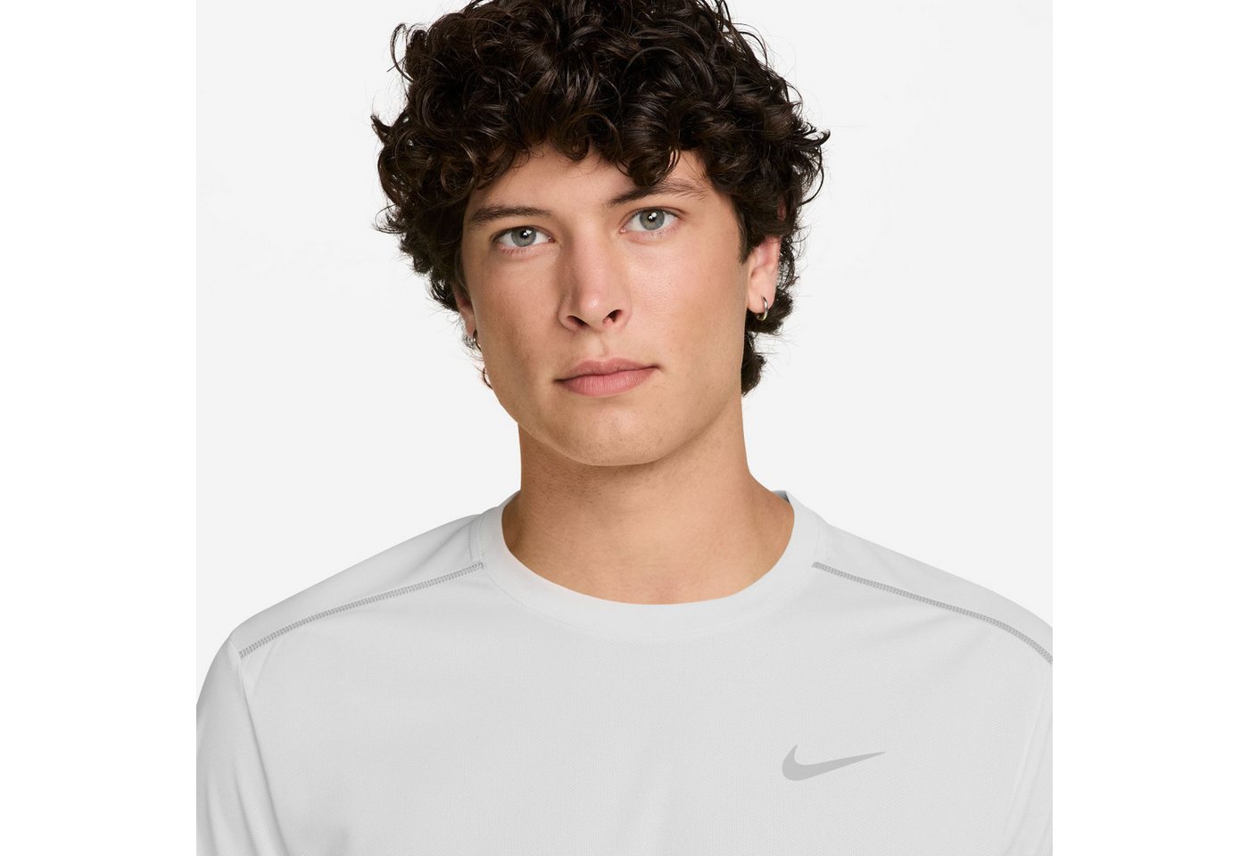 Nike Laufshirt M NK DF UV MILER SS mit reflektierenden Details, schnell trocknend, atmungsaktiv Bild 4