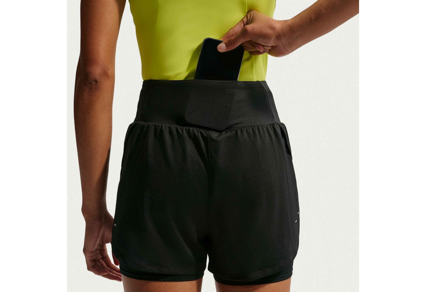 Nike Laufshorts W NK TEMPO FLW MSH DF 2N1 SHRT ohne Verschluss, aus Mesh, mit Dri-FIT Technologie Bild 4
