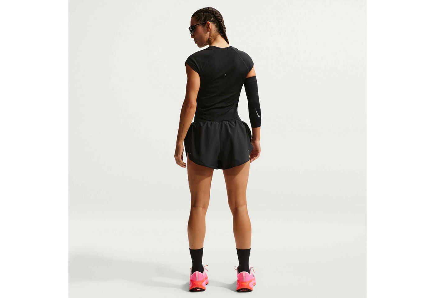 Nike Laufshorts W NK TEMPO FLW SWSH MR DF SHRT mit Dri-FIT-Technologie, aus Polyester Bild 5