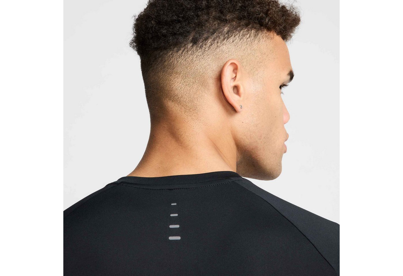 Nike Laufshirt M NK DFADV STRIDE SS TOP Kurzarm-Design, mit Rundhalsausschnitt, normale Länge, atmungsaktiv Bild 2