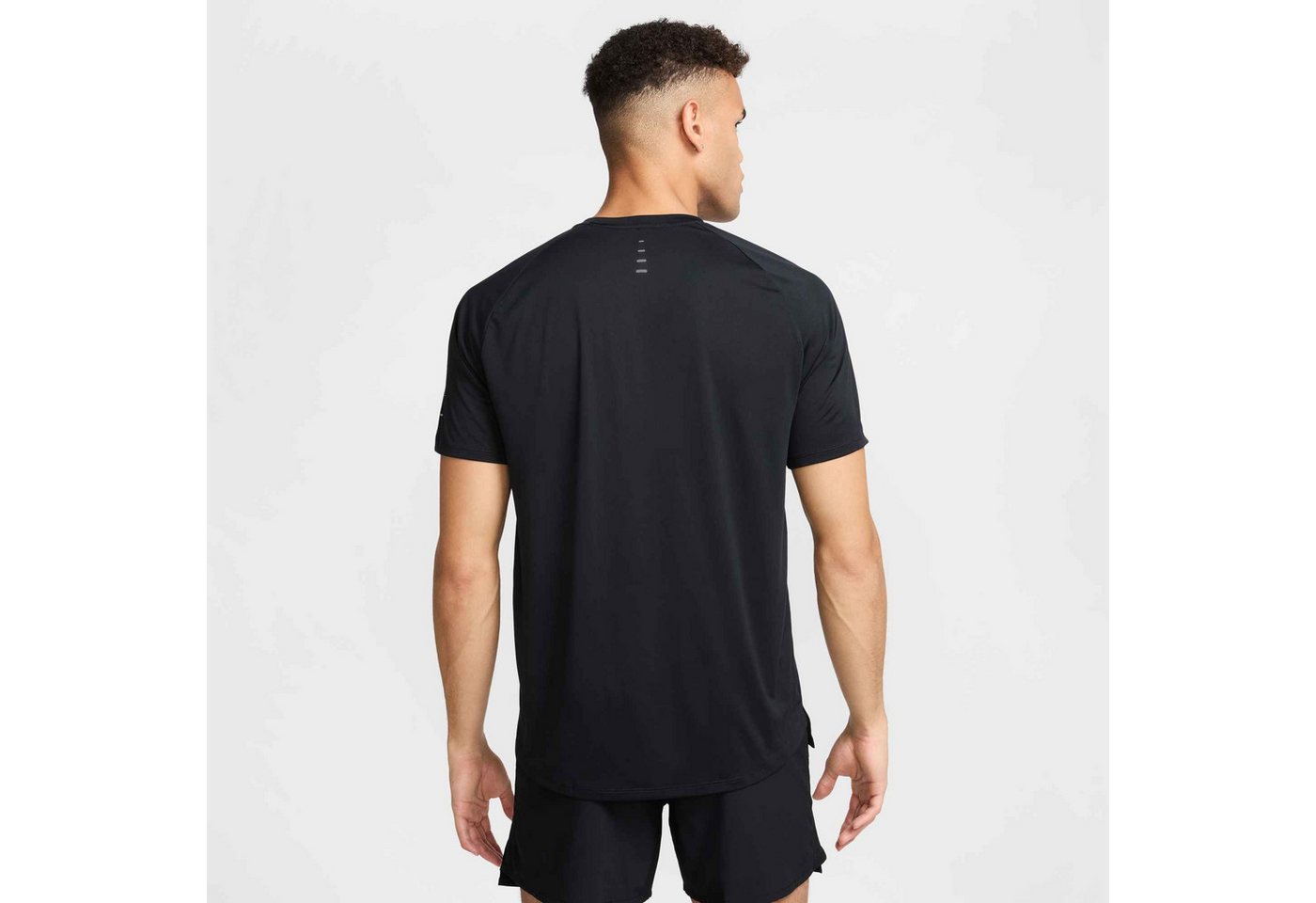 Nike Laufshirt M NK DFADV STRIDE SS TOP Kurzarm-Design, mit Rundhalsausschnitt, normale Länge, atmungsaktiv Bild 3