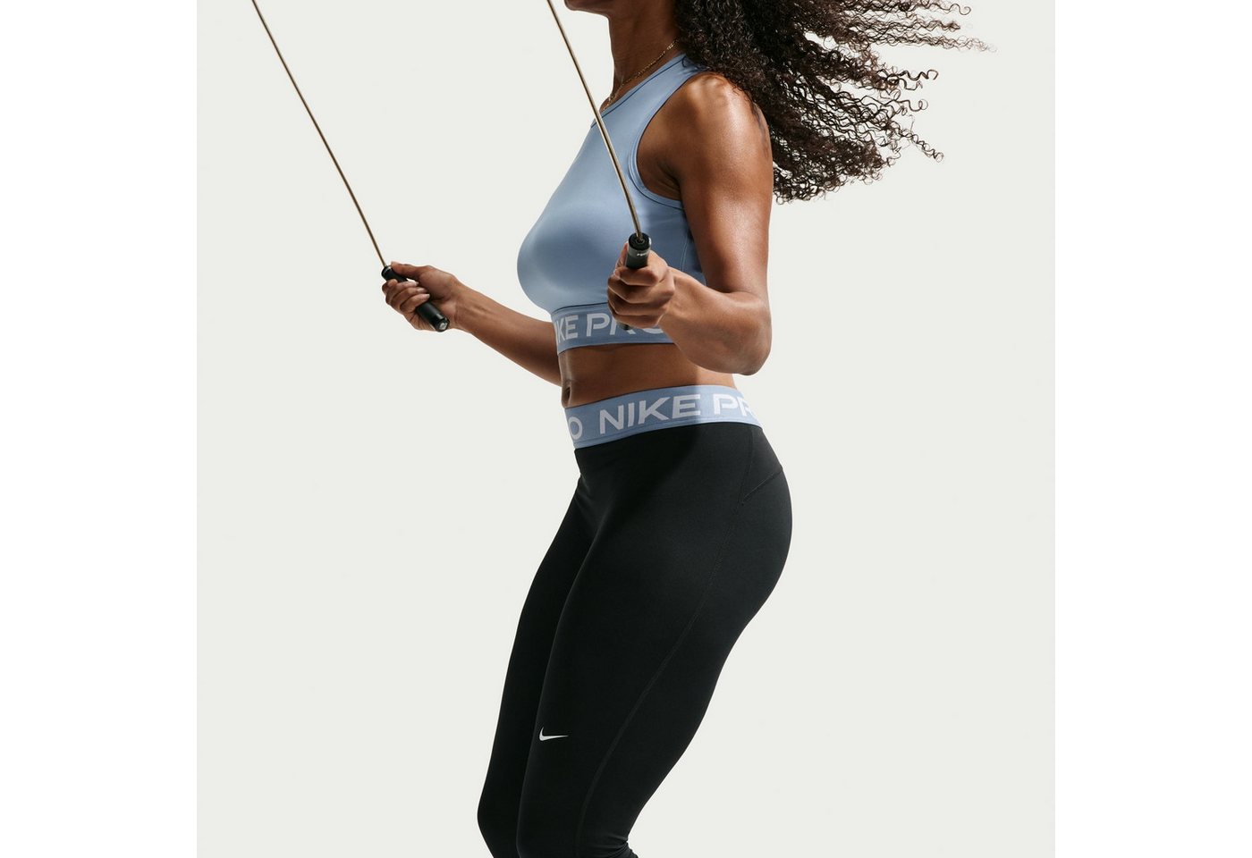 Nike Trainingstights Nike Pro Women's Mid-Rise Crop Leggings für Fitness und sportliche Aktivitäten, sportlicher Stil