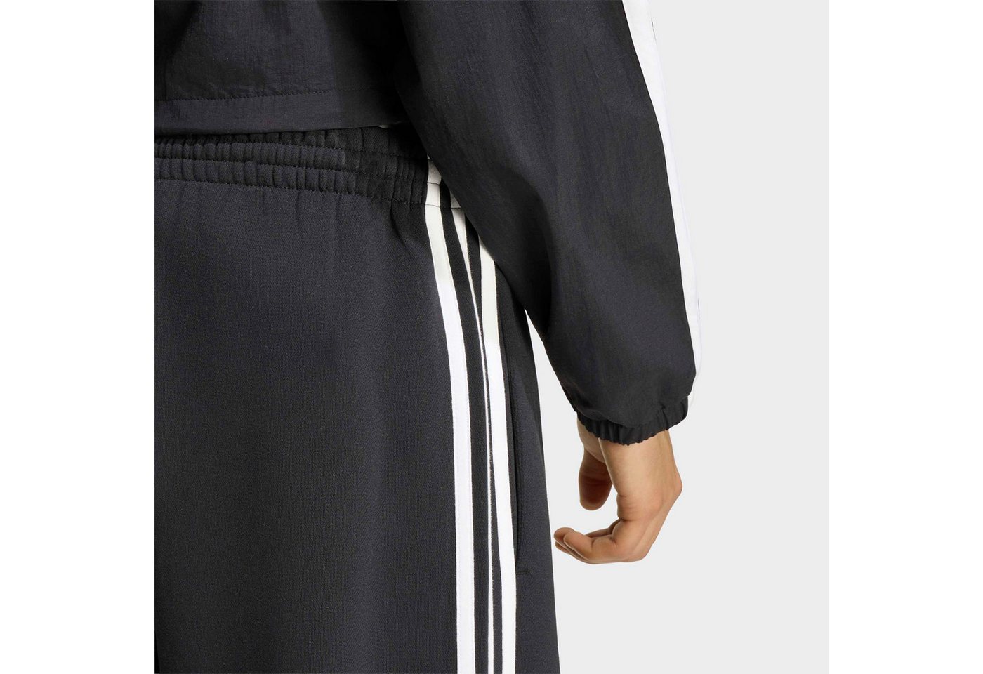 adidas Sportswear Sporthose ESSENTIALS 3-STREIFEN, OFFENER SAUM