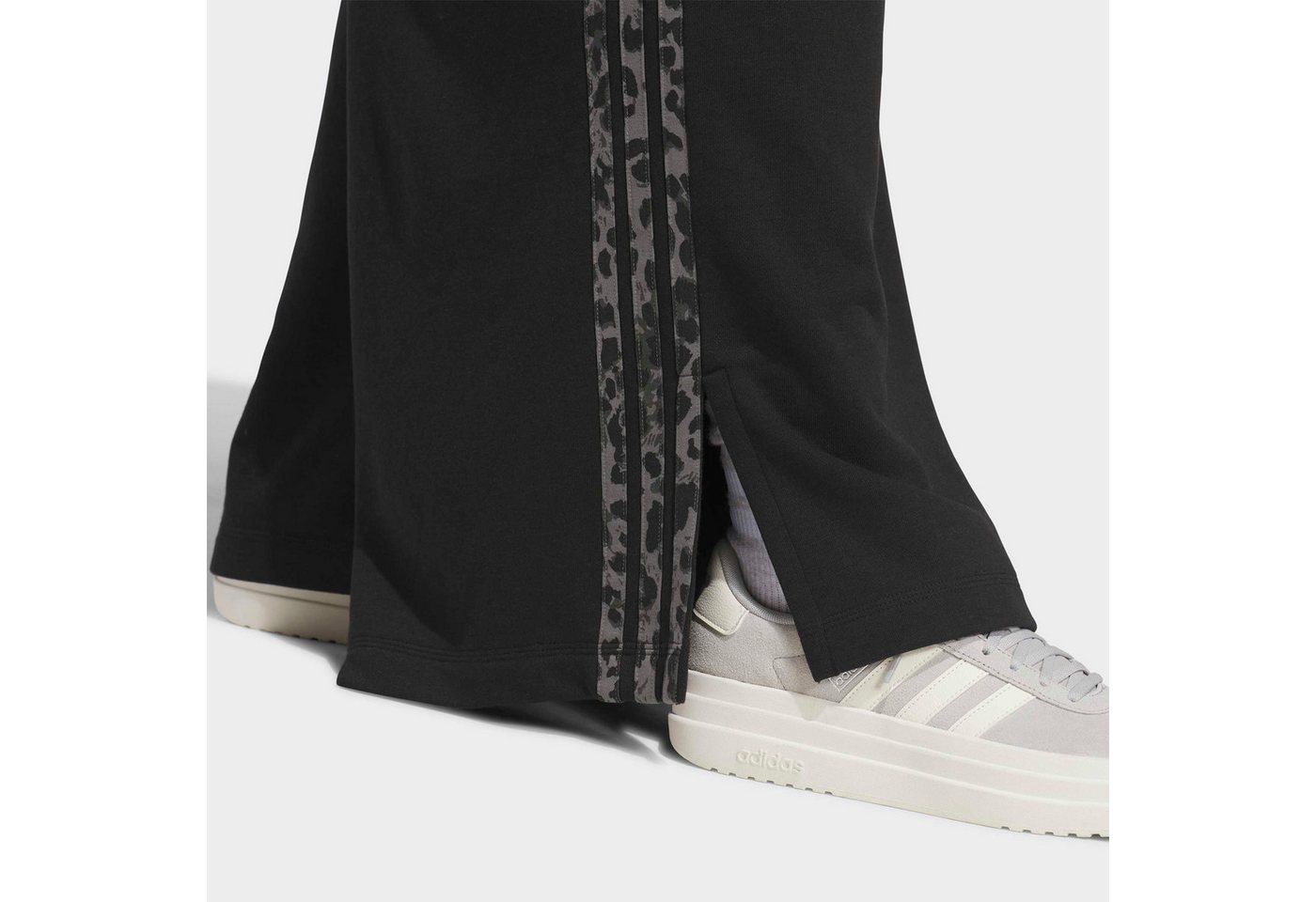 adidas Sportswear Sporthose W IN AOP FT PT für Erwachsene, lange Hose, aus Baumwolle, normale Weite Bild 2
