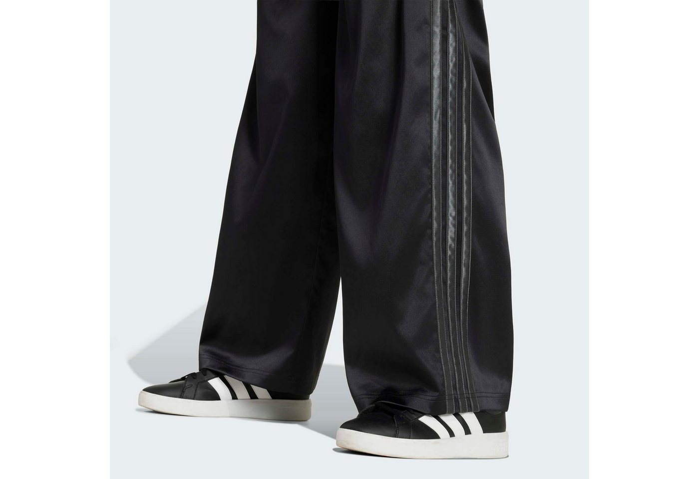 adidas Sportswear Sporthose, WEITES BEIN für Kinder, ohne Verschluss, aus Polyester, mit normal-weiter Passform Bild 2