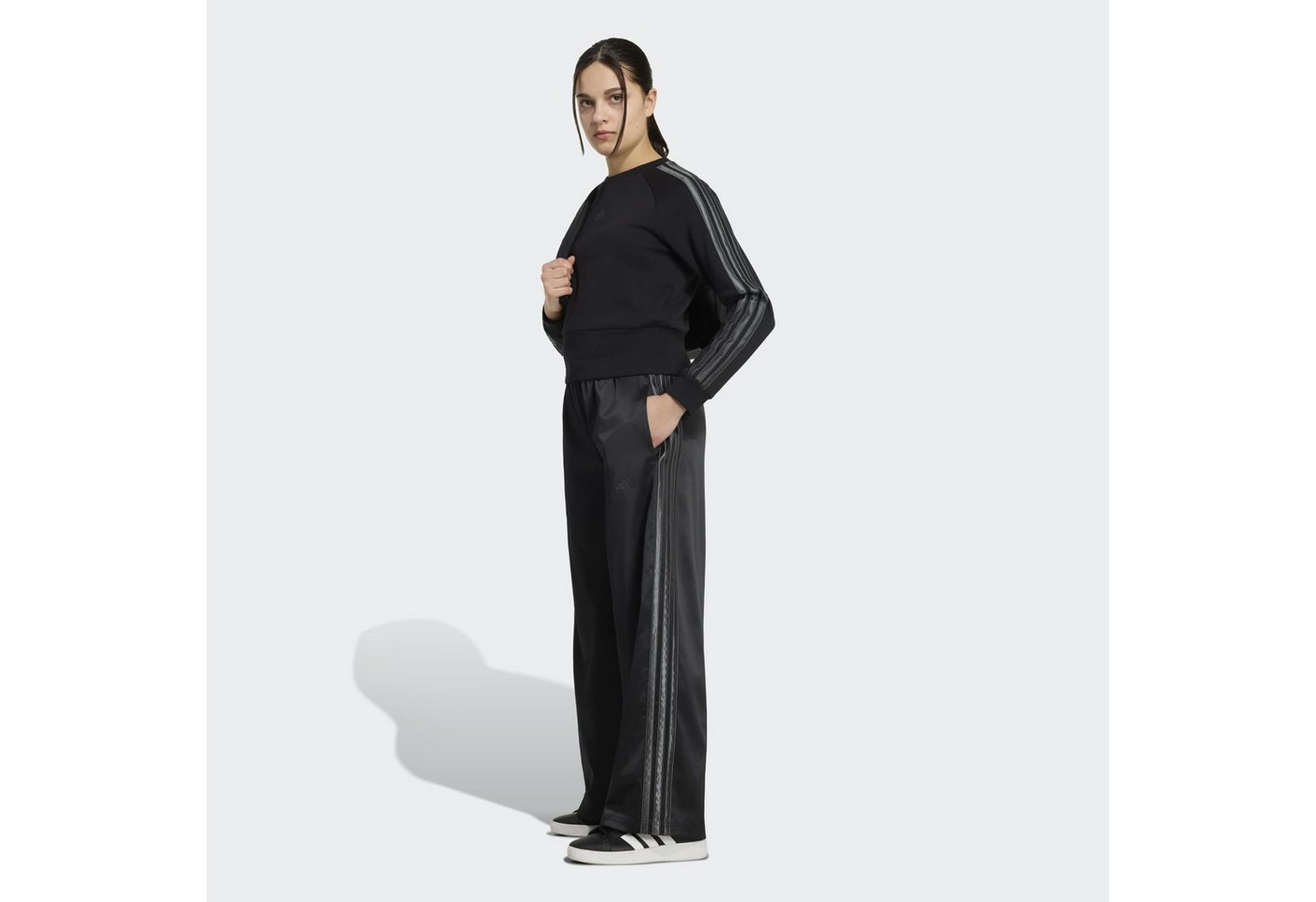 adidas Sportswear Sporthose, WEITES BEIN für Kinder, ohne Verschluss, aus Polyester, mit normal-weiter Passform Bild 5