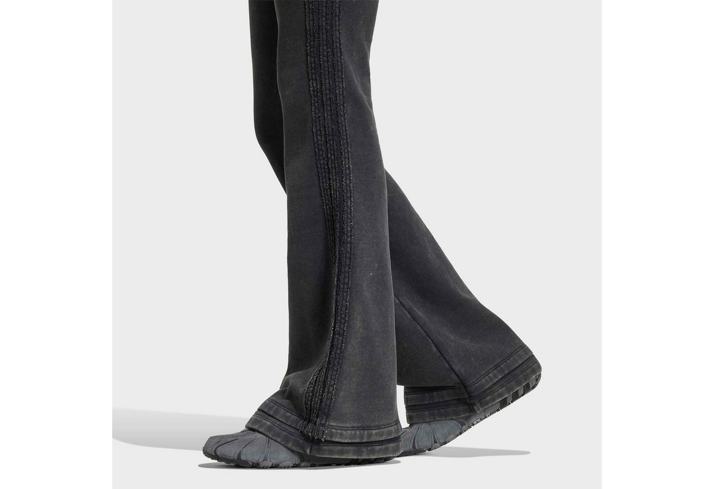 adidas Originals Sporthose SST BOOTCUT Bild 5