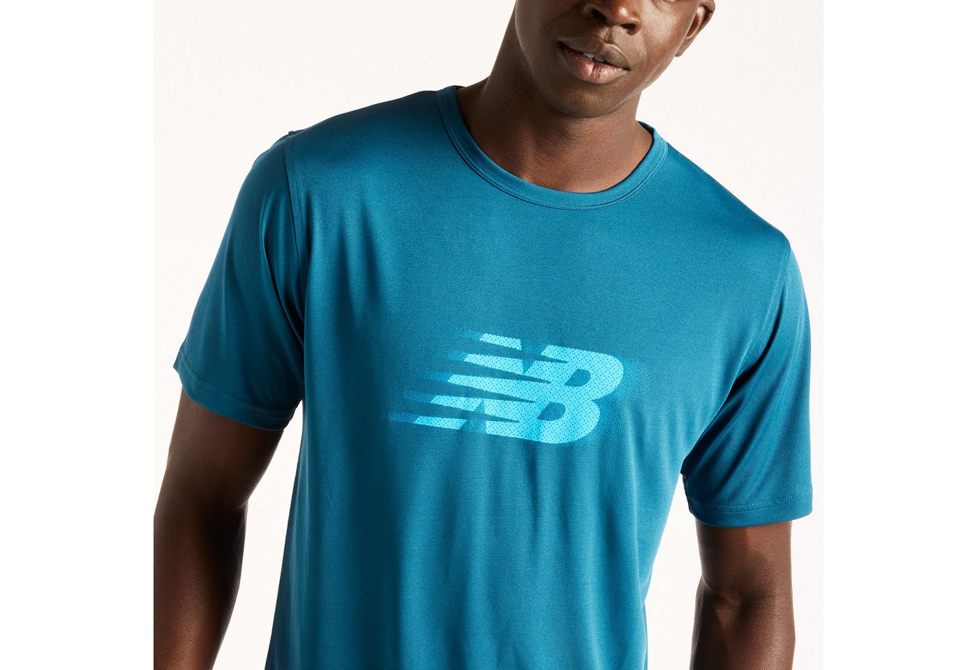 New Balance Trainingsshirt SPORT ESSENTIALS UTILITY MOTION GRAPHIC T-SHIRT für Fitness und Training, atmungsaktiv, schnell trocknend