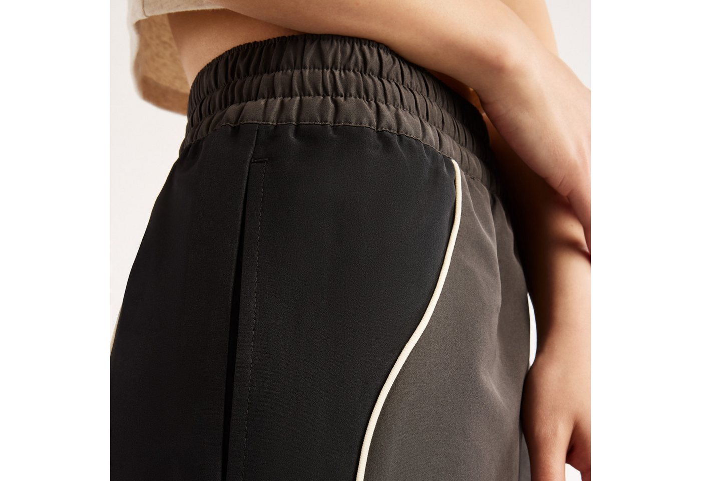 New Balance Trainingshose TRACKSIDE WOVEN PANT für Erwachsene, mit bequemer Passform, normal-weite Form Bild 2