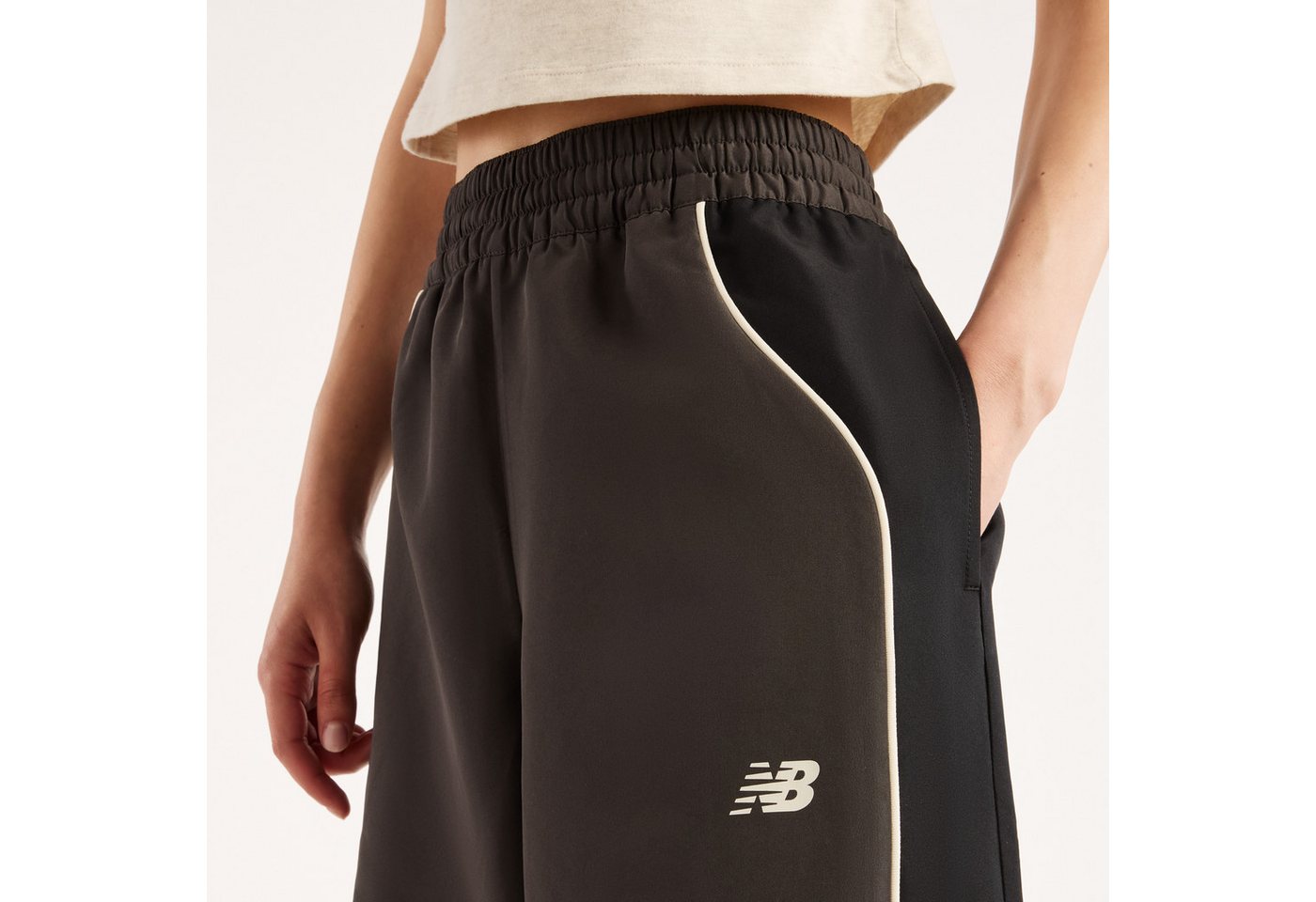 New Balance Trainingshose TRACKSIDE WOVEN PANT für Erwachsene, mit bequemer Passform, normal-weite Form Bild 3