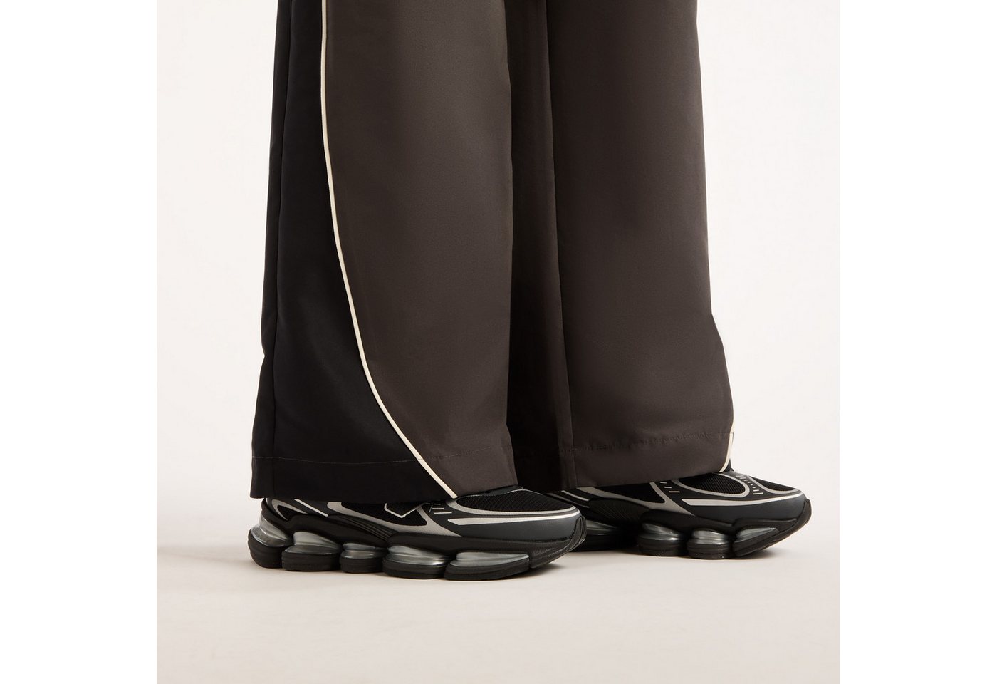 New Balance Trainingshose TRACKSIDE WOVEN PANT für Erwachsene, mit bequemer Passform, normal-weite Form Bild 4