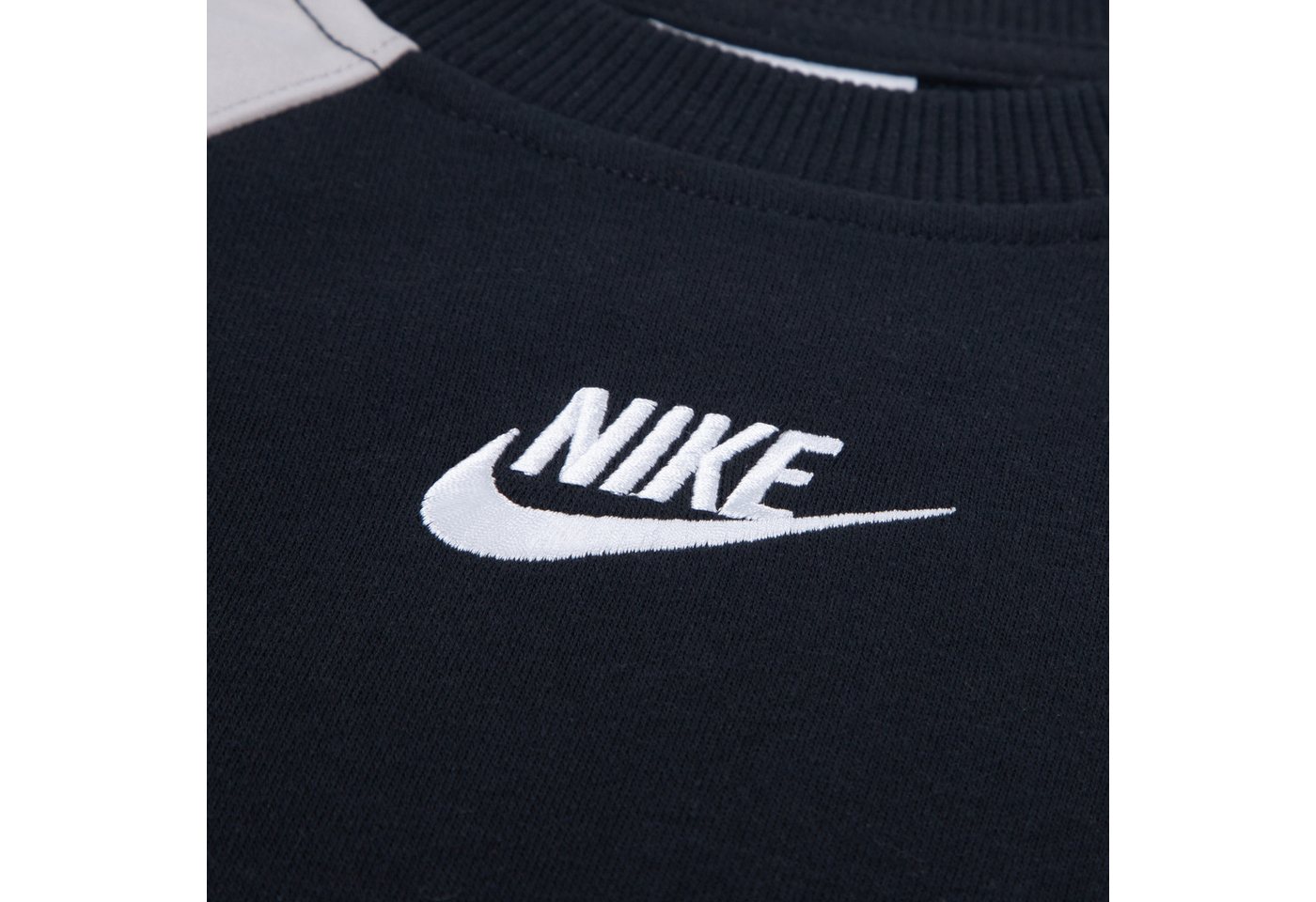 Nike Sportswear Jogginganzug (2-tlg), 2-teiliges Set, aus Baumwollmischung, unifarben mit Farbeinsatz Bild 2