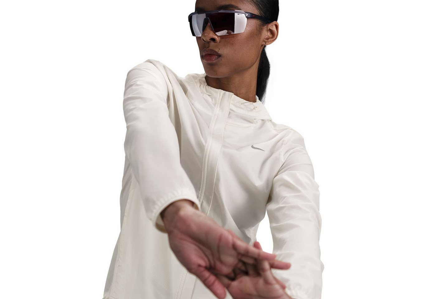 Nike Laufjacke W NK SWIFT RPL PKBL JKT mit Kapuze und Kordelzug, atmungsaktiv, wasserabweisend, windabweisend Bild 3