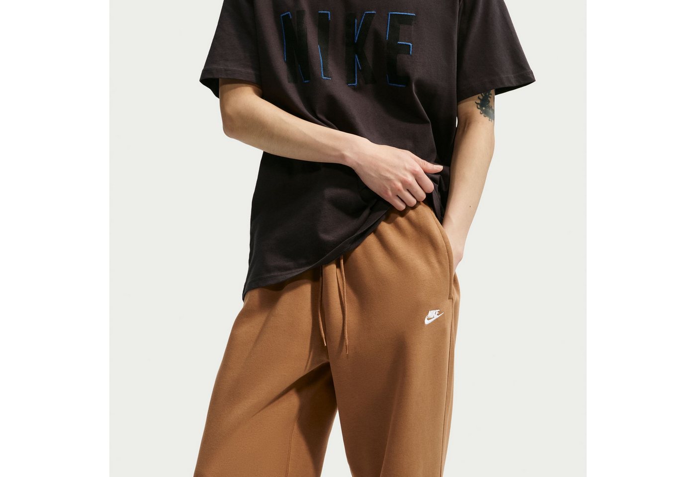 Nike Sportswear Sporthose M NK CLUB BB BUNGEE PANT mit Eingrifftaschen und Gesäßtasche, aus Baumwollmischung in Sweatware