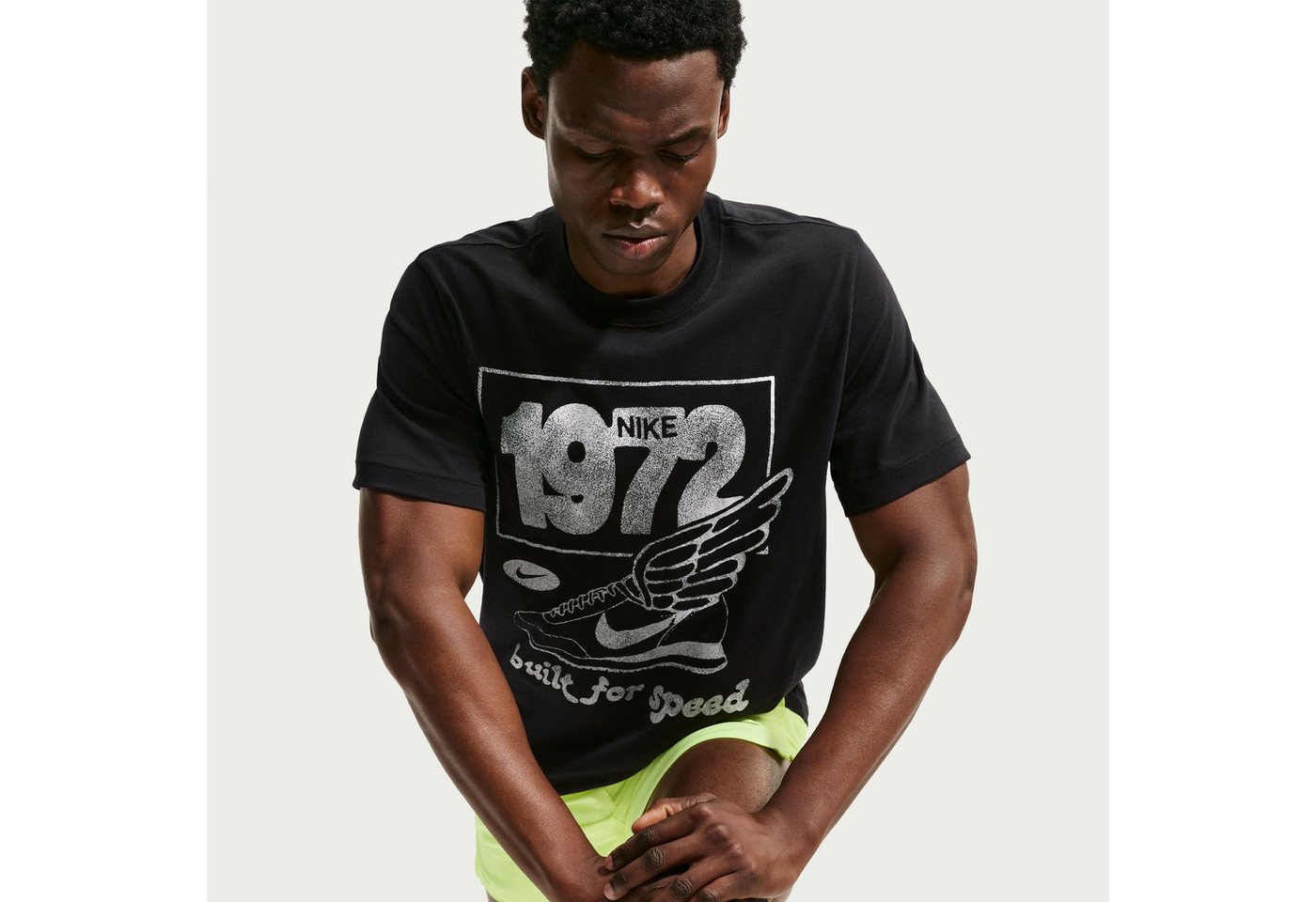 Nike Laufshirt Nike Men's Dri-FIT T-Shirt mit Dri-FIT-Technologie, aus Baumwolle und Polyester, sportlicher Stil
