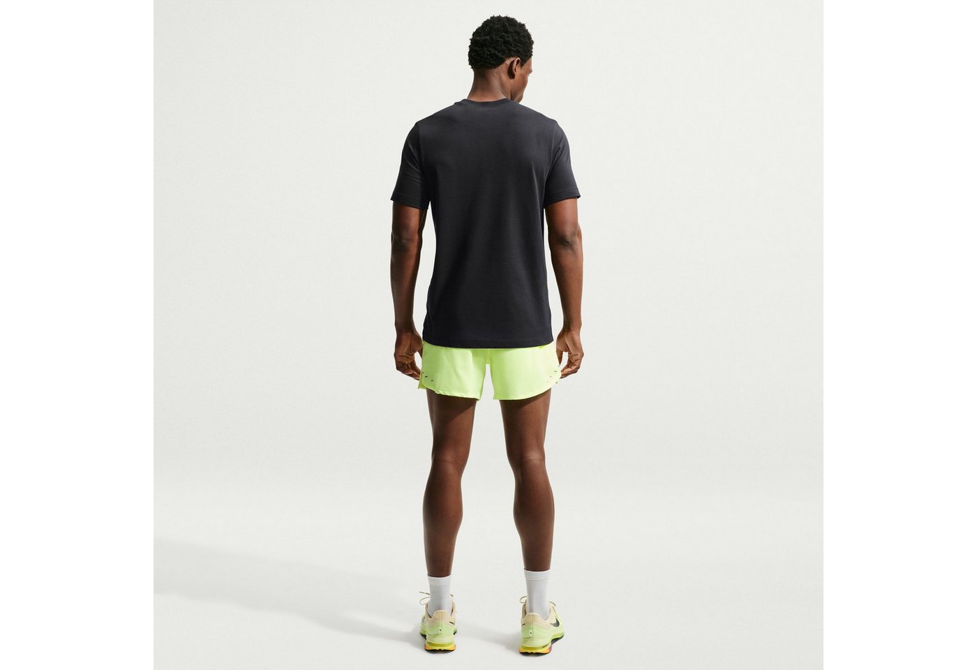 Nike Laufshirt Nike Men's Dri-FIT T-Shirt mit Dri-FIT-Technologie, aus Baumwolle und Polyester, sportlicher Stil Bild 4