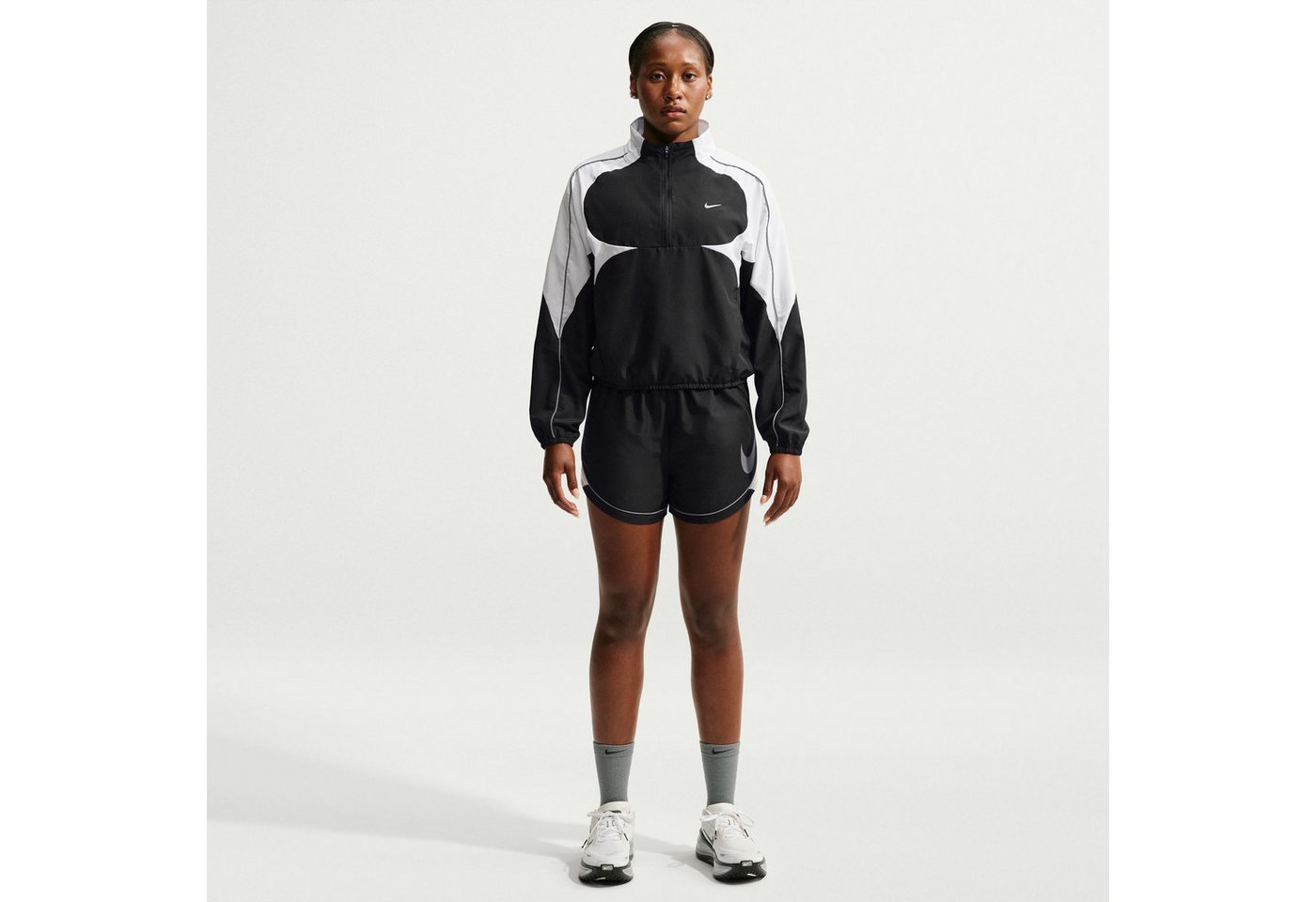 Nike Laufjacke W NK TEMPO SWSH DF JKT wasserabweisend, windabweisend, mit Reißverschluss, Langarm-Design Bild 4