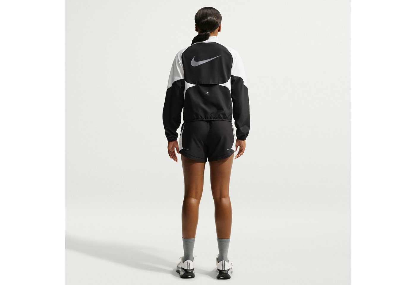 Nike Laufshorts W NK SWOOSH DF SHORT für den Sportbereich, mit Bewegungsfreiheit, sportlicher Schnitt